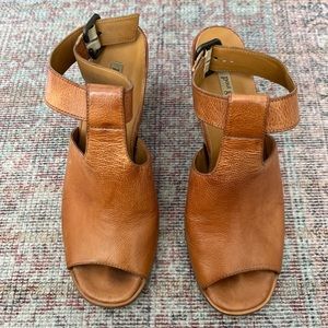 Paul Green T-Strap Heels Sz 6.5